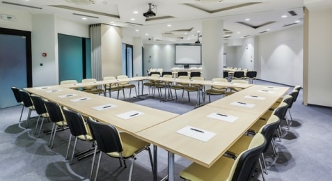 revisar mesa sala de juntas